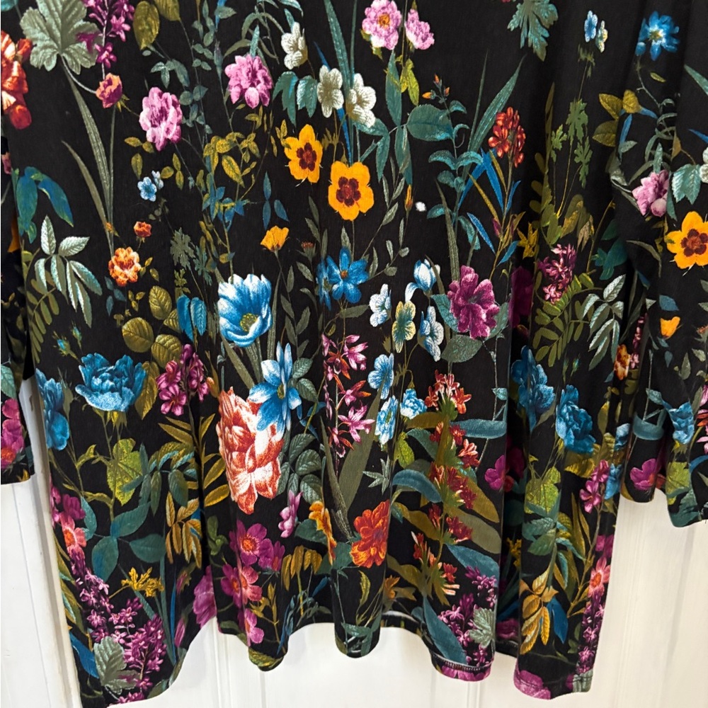 Investments Essentials Floral Print Top - Picture 2 of 5